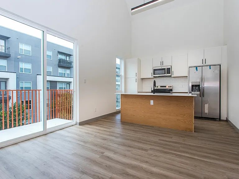 4001 Roseland Ave — Photo 1