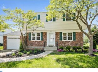 866 Kent Ln, Philadelphia, PA 19115