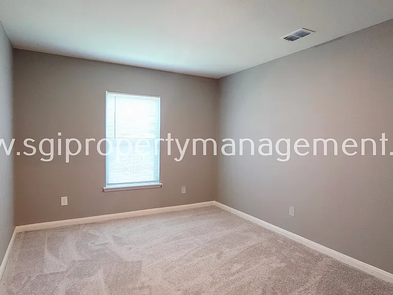 942 Primrose Dr — Photo 16