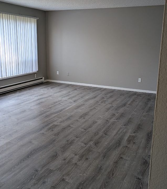 1st image of 1609 8th St NE #201