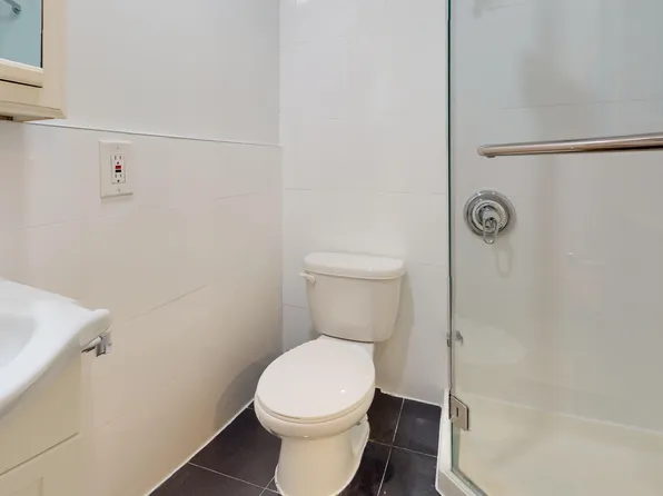 156 Wythe Avenue image 10 of 14