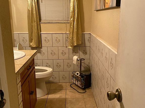 4th image of 1215 SQUIRREL Lane S
