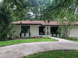 2909 W 92nd St, Leawood, KS 66206