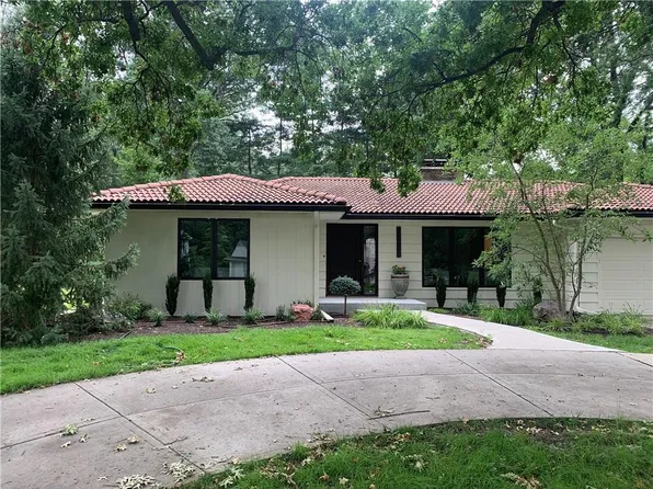 2909 W 92nd St, Leawood, KS 66206