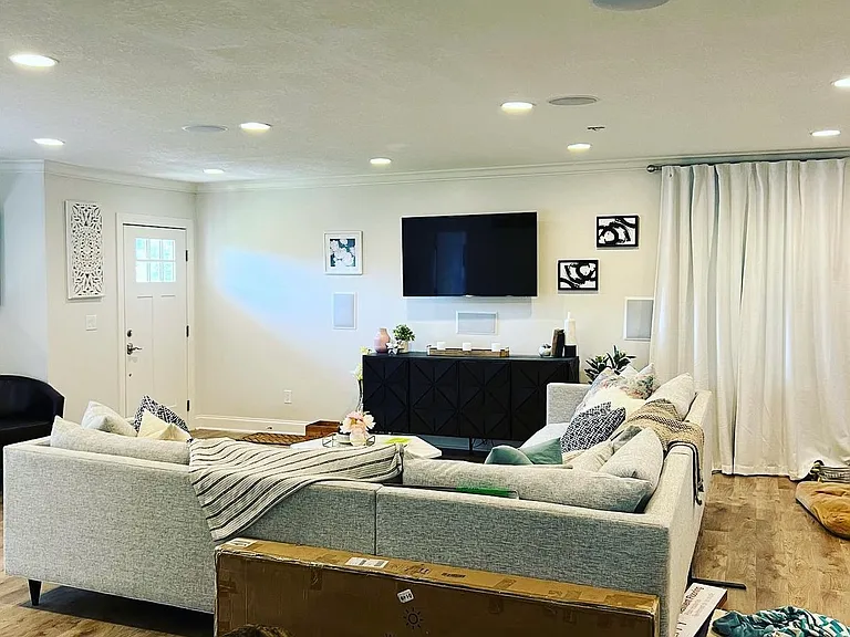 5105 NE 46th St — Photo 3