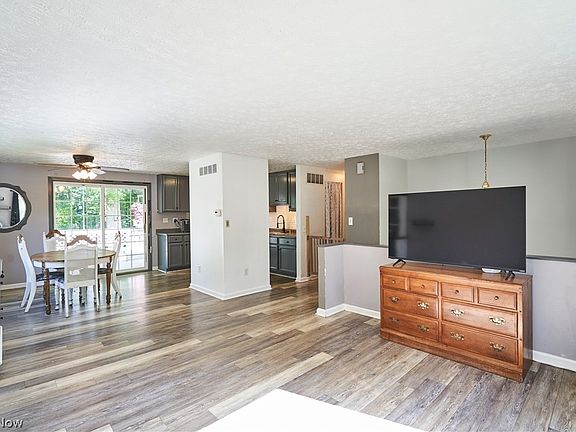 4th image of 266 Jasper Ln