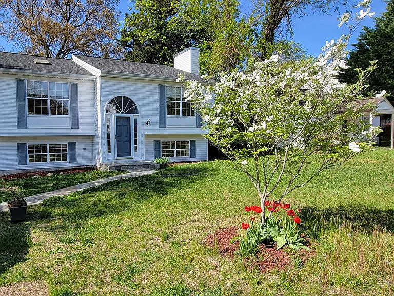 1147 Skyway Dr — Photo 2