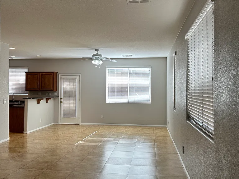 9025 Grenache St — Photo 2