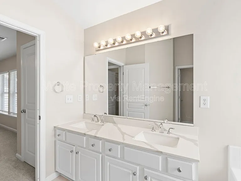 1141 Hammond Dr — Photo 23