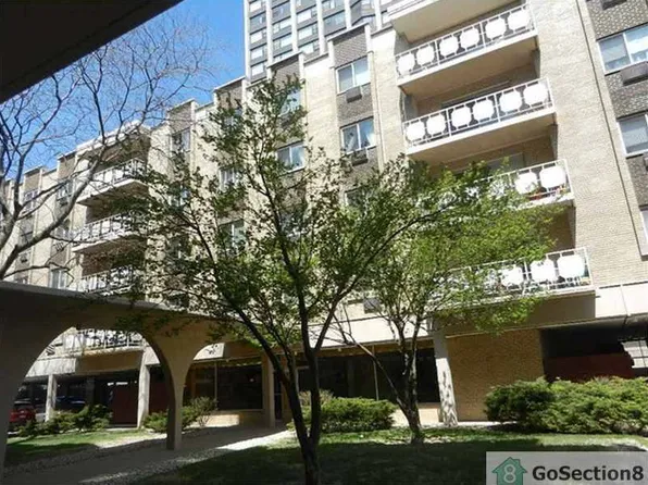 2772 E 75th St #2, Chicago, IL 60649