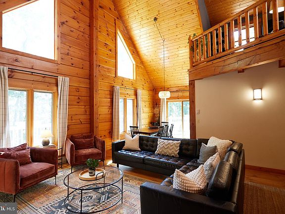 4th image of 204 Farm View Ln