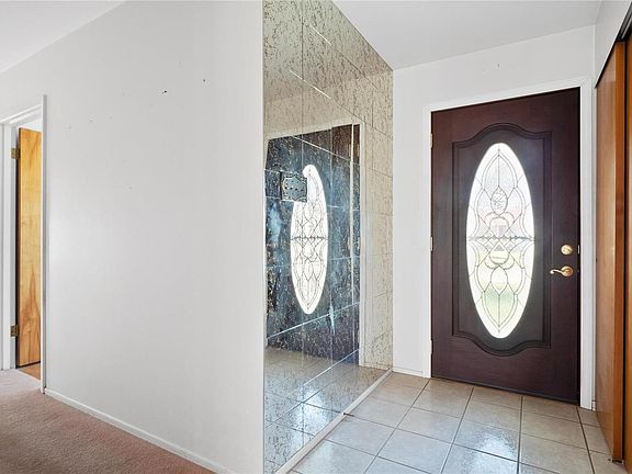 4th image of 1575 Saint Denis St