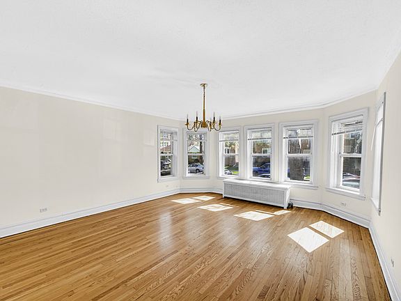 3rd image of 6518 N Sacramento Ave