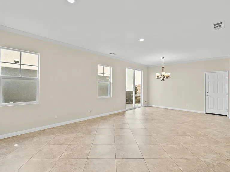 2658 Greenwood Ct — Photo 12
