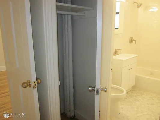 Rented by Kian Realty | media 14