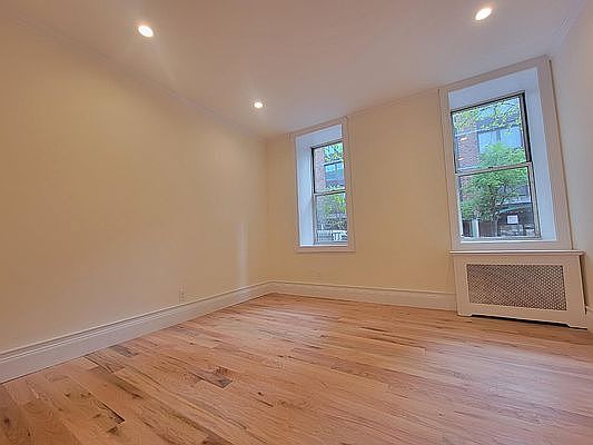 1st image of 417 W 43rd St #1X