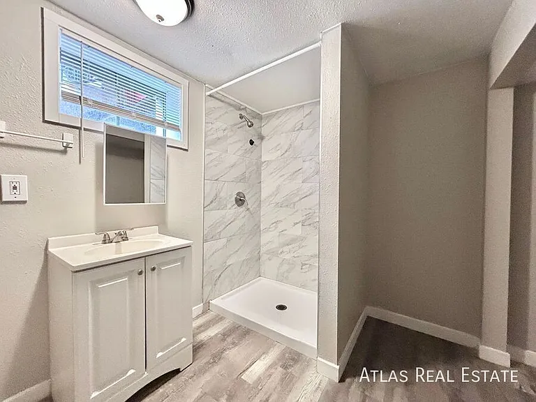 331 N Columbine St #D — Photo 17