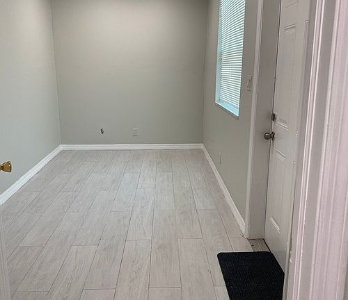 5th image of 1776 Lauderdale Manor Dr