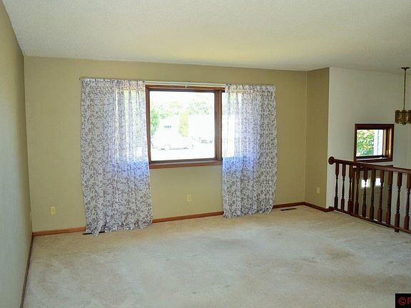 3rd image of 410 W Bert St