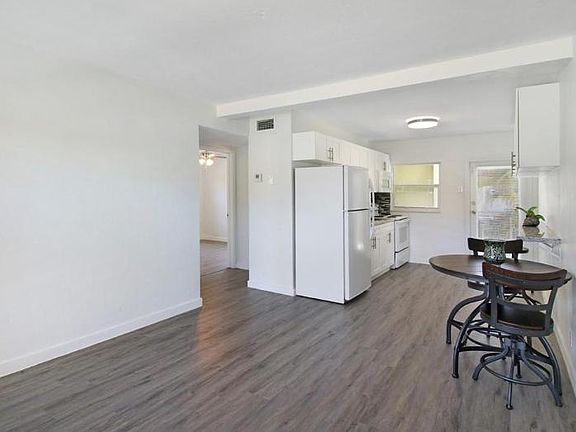 4th image of 1150 SW 26th Ave #2