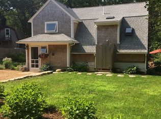 9 Manchester Ave, Oak Bluffs, MA 02568