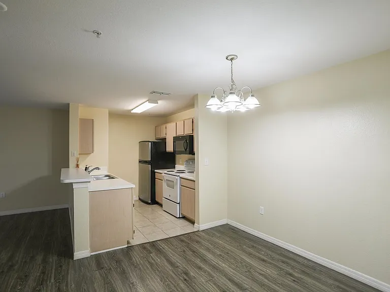5451 Vineland Rd #2111 — Photo 3