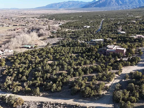 2 Sendero Penitente Rd, Taos, NM 87571