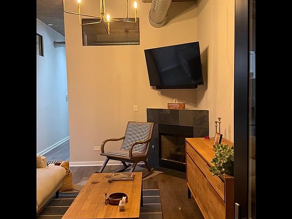 5th image of 1151 W 14th Pl Unit 106