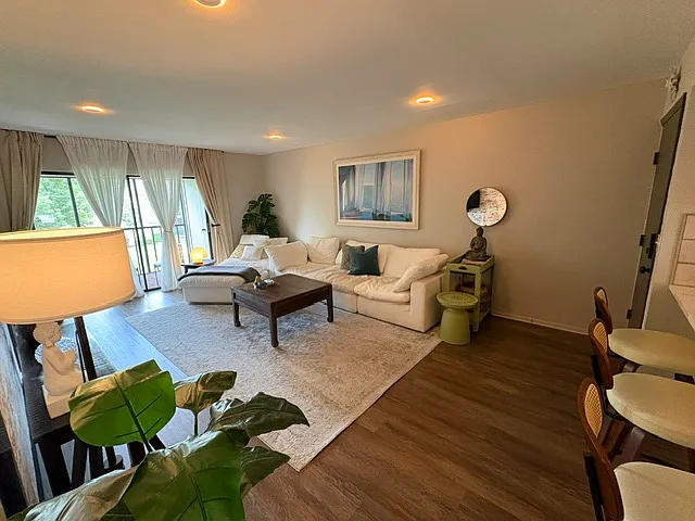 2 bed, 975 sqft, $2,650 — Photo 4