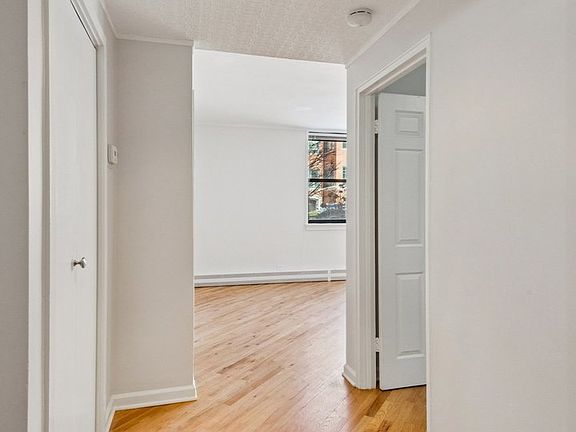 2nd image of 525 W Aldine Ave APT 1E