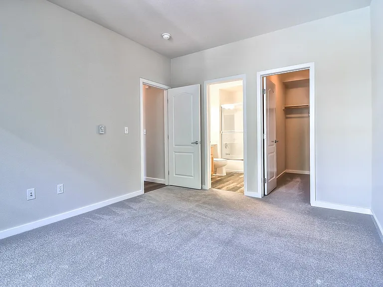 Buckingham Place Apartments — Photo 10