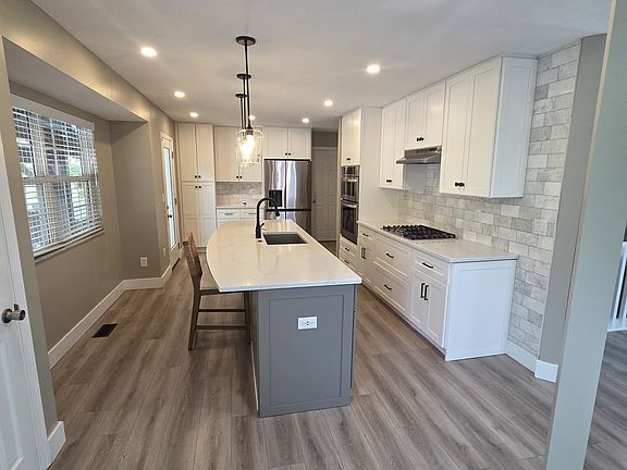 4th image of 3446 Darby Glen Blvd