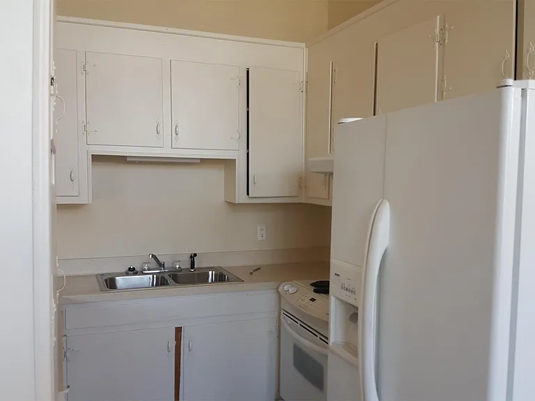 208 Latonea Dr — Photo 7