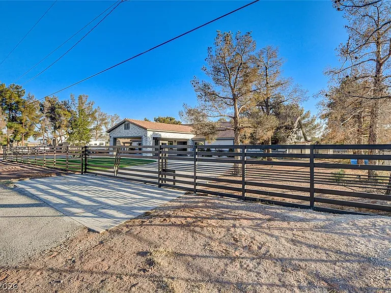 5353 Dorrell Ln — Photo 1