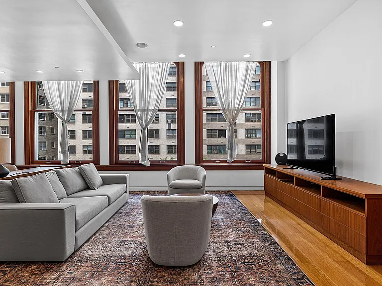 10 E 14th St #6 — Photo 8