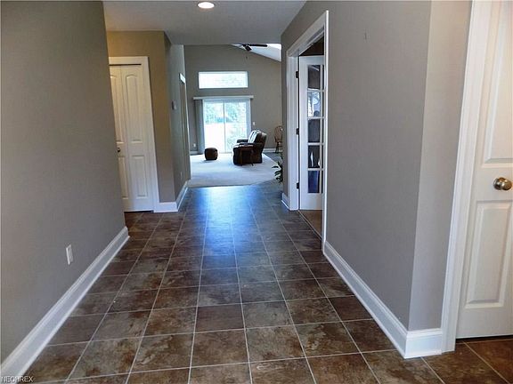 3rd image of 25 Wynstone Dr