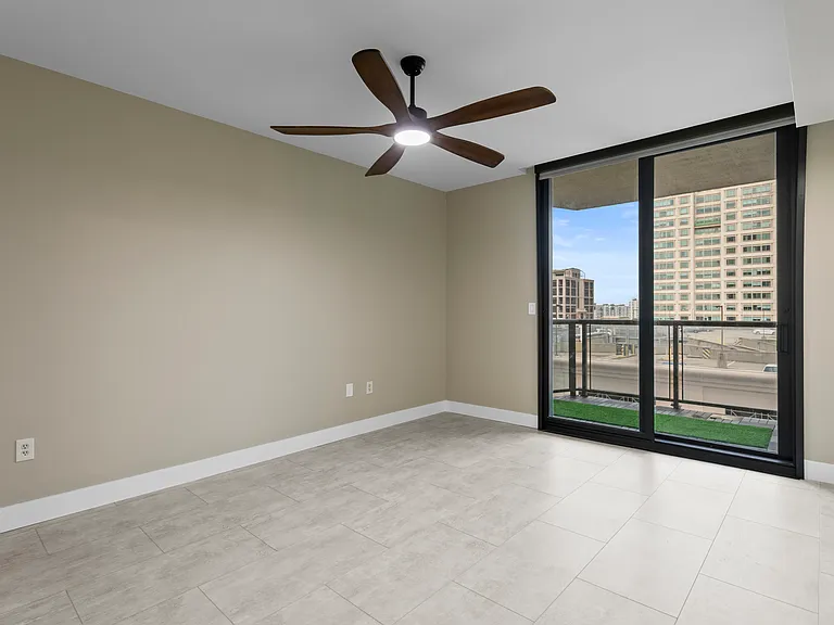 1 Beach Dr SE #1112 — Photo 21