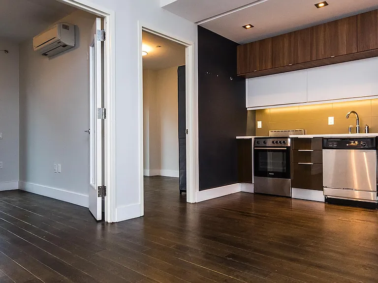 146 Meserole St #4K — Photo 10