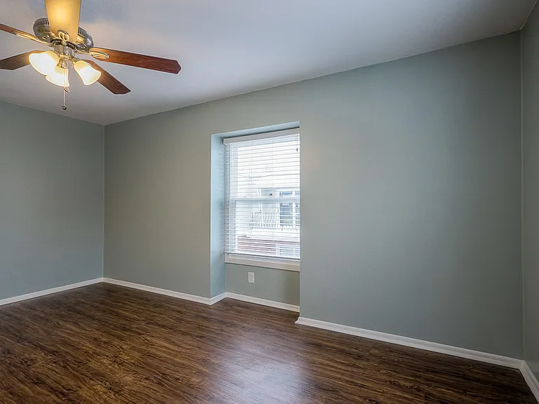 4115 & 4117 Warwick Blvd — Photo 16