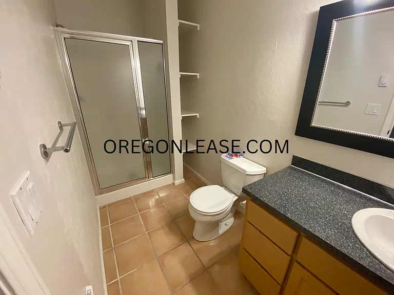 2 bed 2 bath South Eugene Townhome — Photo 6