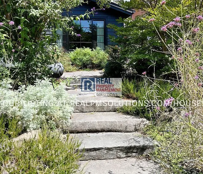 2230 SE 22nd Ave — Photo 38