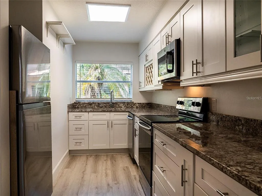 2 bed, 1.5 bath, 986 sqft, $2,200 — Photo 4