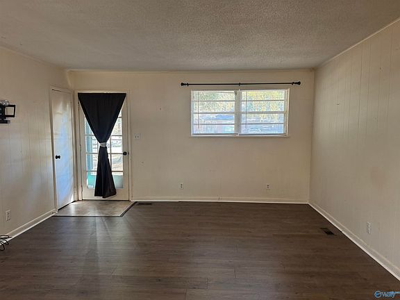 4th image of 8 Smith Ct