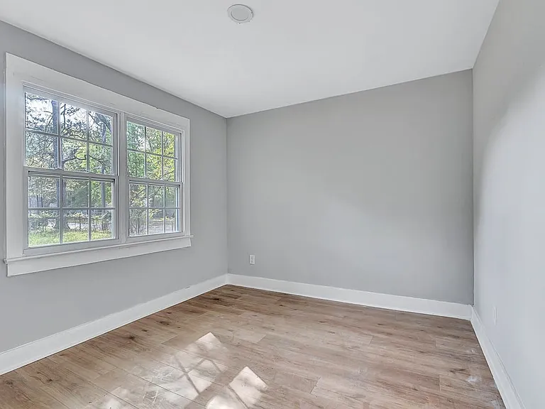 1863 W 29th St — Photo 32