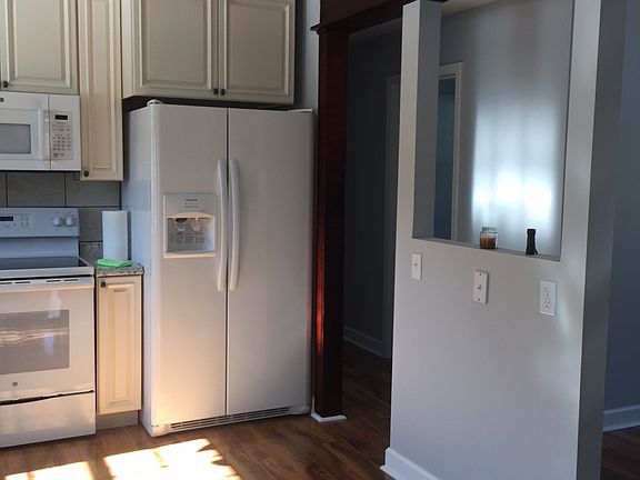 4th image of 1417 W Mountain St
