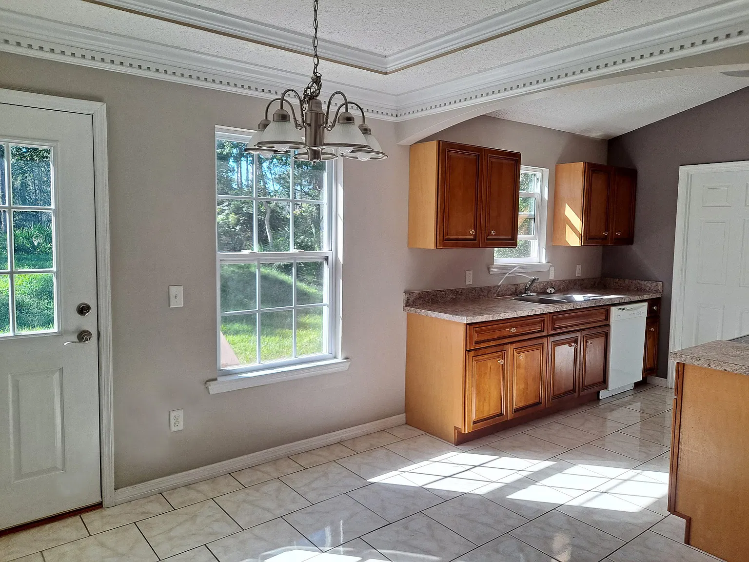 3 bed, 1092 sqft, $1,950 — Photo 3