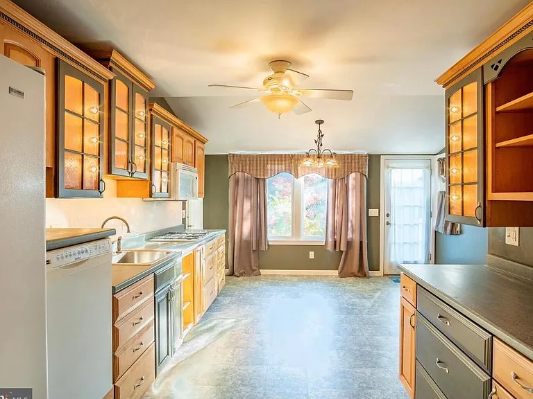 1600 Afton Dr — Photo 12