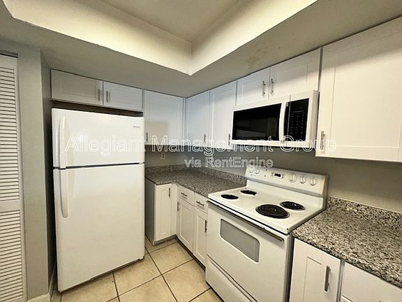 3rd image of 801 Del Prado Dr