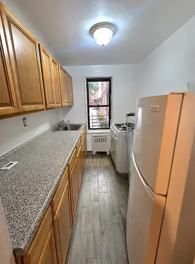 52 Westervelt Avenue — Photo 4