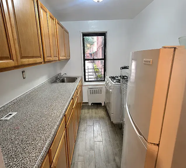 52 Westervelt Ave #3 — Photo 4